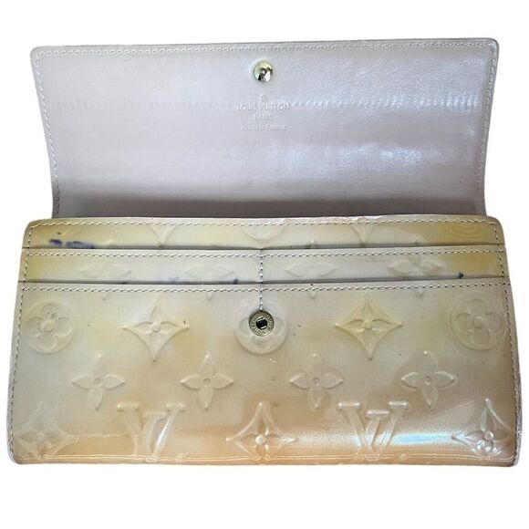 Louis Vuitton Beige Vernis Wallet - Picture 3 of 4